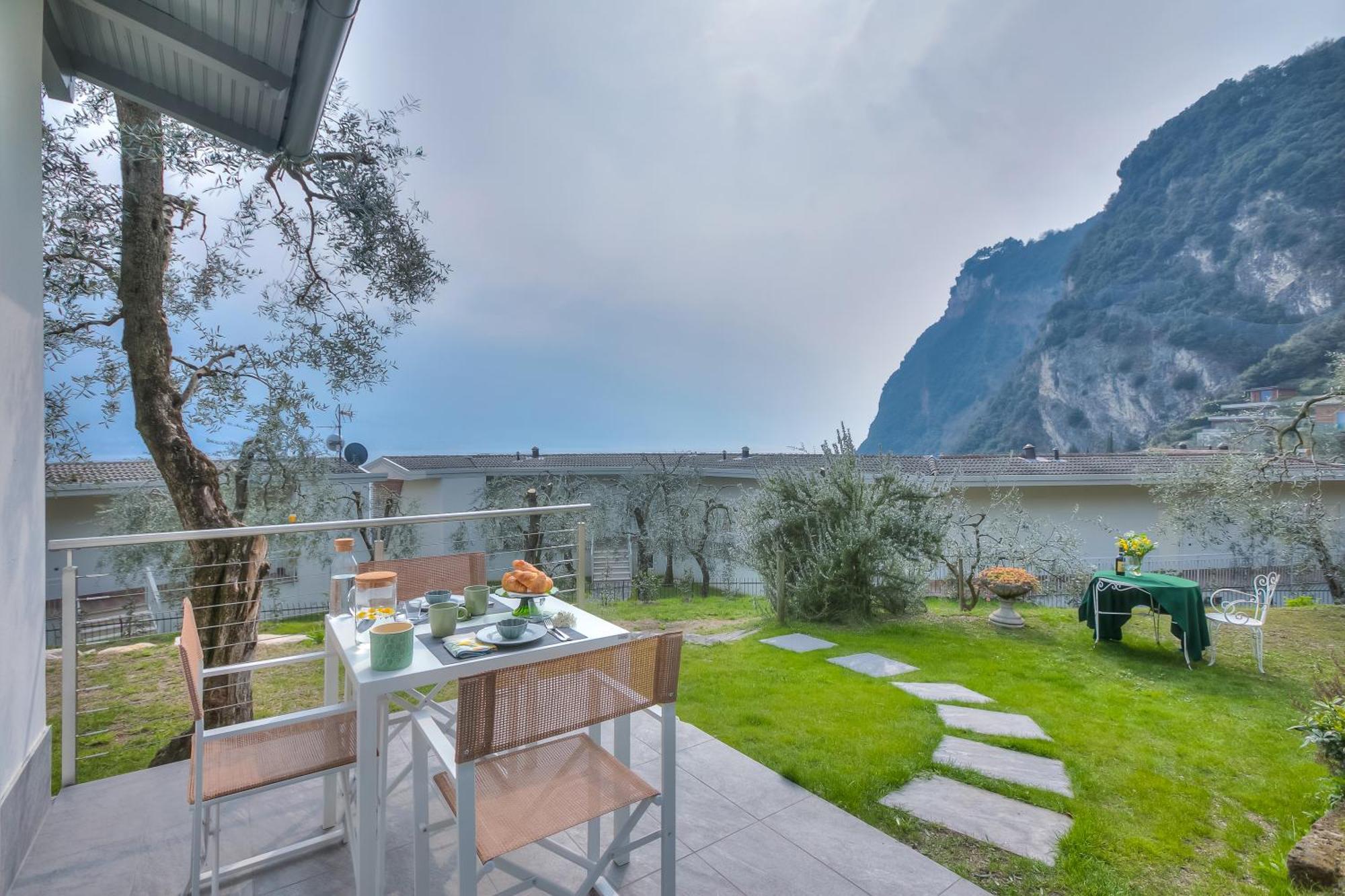 Relais Nanzello Garda Living 1 And 2 Villa Limone sul Garda Exterior photo